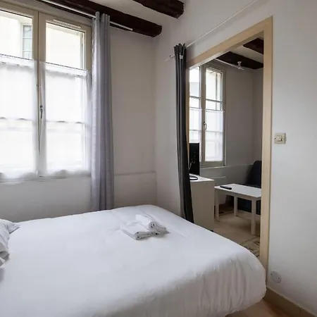 Appartement Joli Studio à 600 Mètres De La Gare *